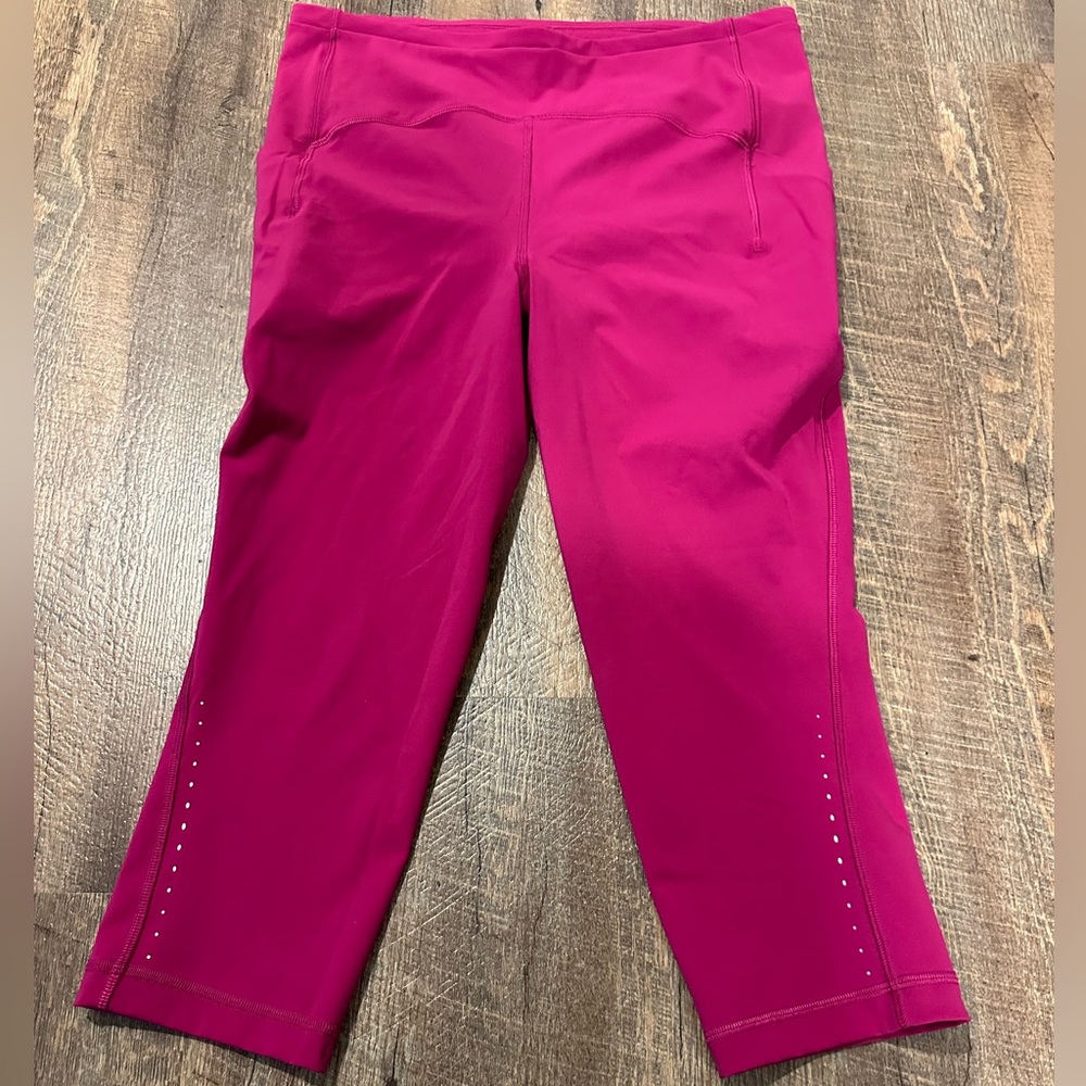 Lululemon Swift Speed HR Crop 21” Size 12
